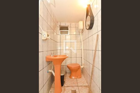 Banheiro de casa para alugar com 1 quarto, 15m² em Parque Maria Domitila, São Paulo