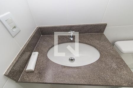 Banheiro da Suíte de apartamento para alugar com 2 quartos, 55m² em Farrapos, Porto Alegre