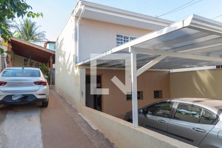 Casa à venda com 136m², 3 quartos e 4 vagasGaragem e Fachada