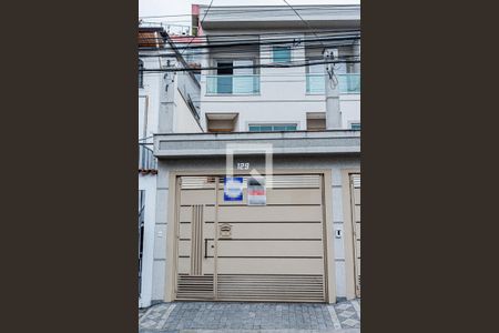 Casa à venda com 180m², 3 quartos e 3 vagas Casa à venda com 180m², 3 quartos e 3 vagasFachada