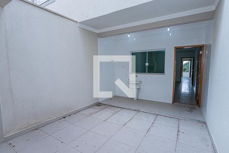 Casa à venda com 180m², 3 quartos e 3 vagas Casa à venda com 180m², 3 quartos e 3 vagasQuintal e área de serviço