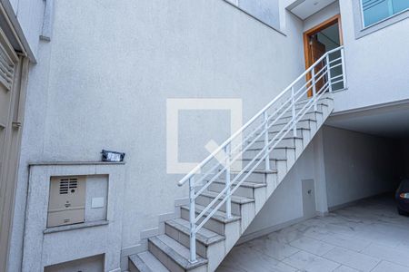 Casa à venda com 180m², 3 quartos e 3 vagas Casa à venda com 180m², 3 quartos e 3 vagasEscada