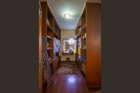 Casa à venda com 450m², 3 quartos e 10 vagasCloset