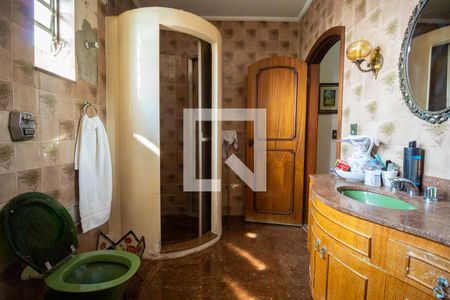 Casa à venda com 450m², 3 quartos e 10 vagasBanheiro da Suíte 1