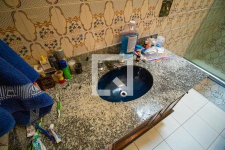 Casa à venda com 450m², 3 quartos e 10 vagasBanheiro da Suíte 2