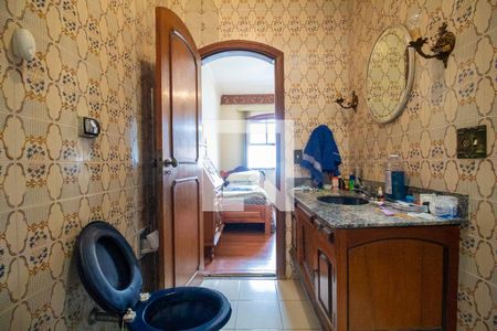 Casa à venda com 450m², 3 quartos e 10 vagasBanheiro da Suíte 2