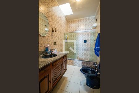 Casa à venda com 450m², 3 quartos e 10 vagasBanheiro da Suíte 2