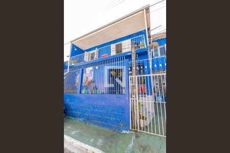 Casa à venda com 48m², 5 quartos e 1 vaga Casa à venda com 48m², 5 quartos e 1 vagaFachada