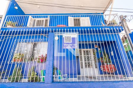 Casa à venda com 48m², 5 quartos e 1 vaga Casa à venda com 48m², 5 quartos e 1 vagaFachada