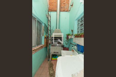 Casa à venda com 48m², 5 quartos e 1 vaga Casa à venda com 48m², 5 quartos e 1 vagaChurrasqueira