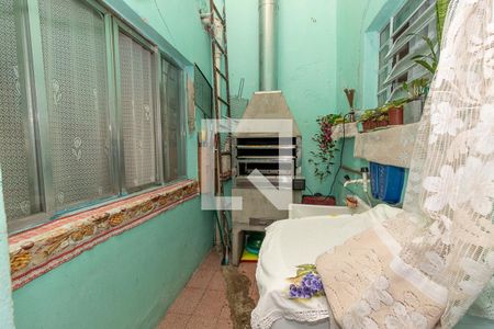 Casa à venda com 48m², 5 quartos e 1 vaga Casa à venda com 48m², 5 quartos e 1 vagaChurrasqueira