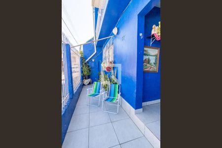 Casa à venda com 48m², 5 quartos e 1 vaga Casa à venda com 48m², 5 quartos e 1 vagaVaranda