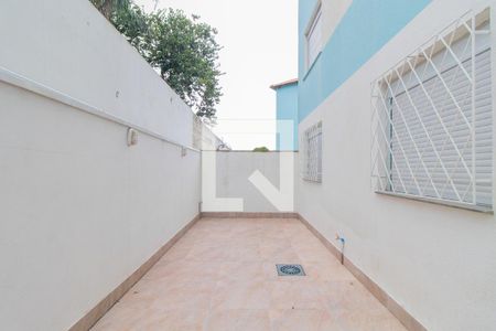 Quintal de apartamento à venda com 2 quartos, 47m² em Vila Nova, Porto Alegre