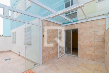 Quintal de apartamento à venda com 2 quartos, 47m² em Vila Nova, Porto Alegre