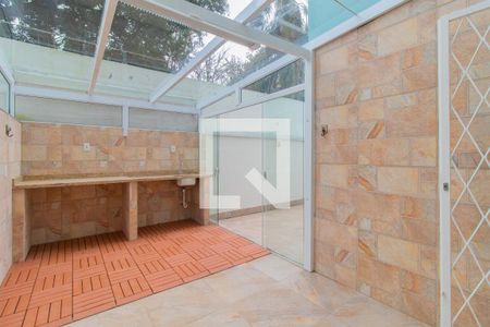 Quintal de apartamento à venda com 2 quartos, 47m² em Vila Nova, Porto Alegre