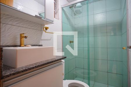 Banheiro  de apartamento à venda com 2 quartos, 34m² em Jardim Leopoldina, Porto Alegre