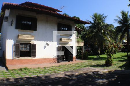 Casa à venda com 300m², 4 quartos e 4 vagasFachada