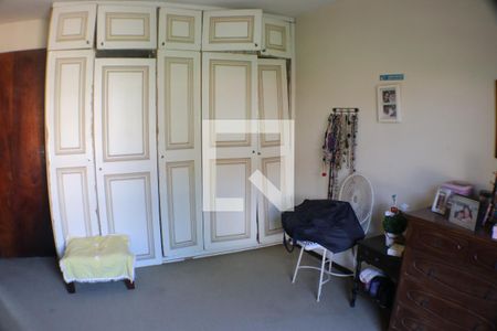 Casa à venda com 300m², 4 quartos e 4 vagasQuarto 4 - Suíte