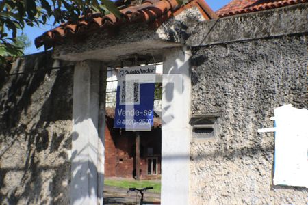 Casa à venda com 300m², 4 quartos e 4 vagasFachada