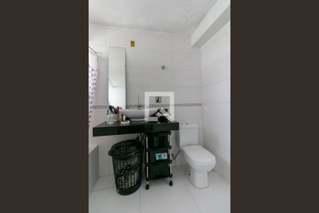 Casa de condomínio à venda com 232m², 3 quartos e 2 vagasBanheiro da Suíte