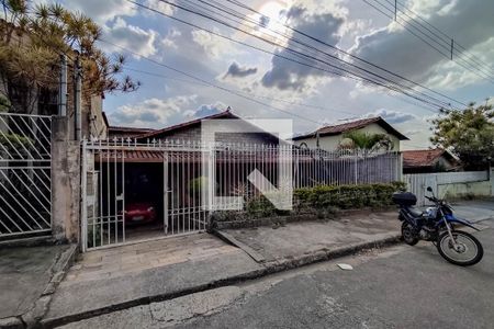 Casa de condomínio à venda com 232m², 3 quartos e 2 vagasFachada