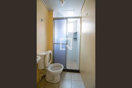 Banheiro de apartamento à venda com 1 quarto, 35m² em Vila Nova, Porto Alegre