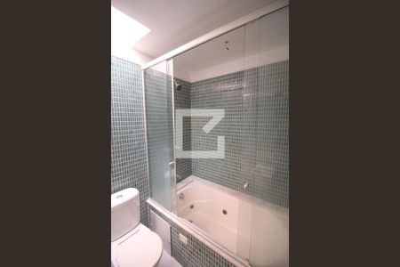 Casa à venda com 300m², 4 quartos e 4 vagasBanheiro 2