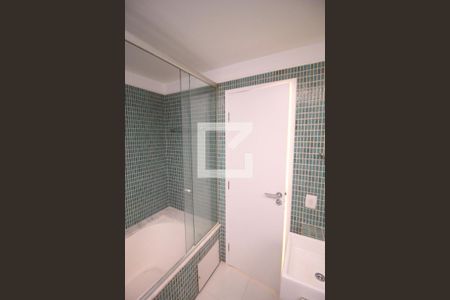 Casa à venda com 300m², 4 quartos e 4 vagasBanheiro 2