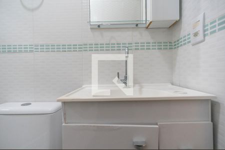 Banheiro de casa de condomínio para alugar com 1 quarto, 40m² em Vila São Vicente, São Paulo