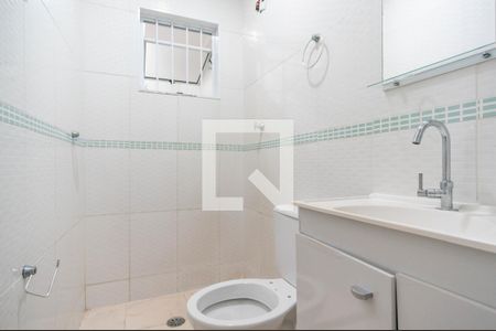 Banheiro de casa de condomínio para alugar com 1 quarto, 40m² em Vila São Vicente, São Paulo