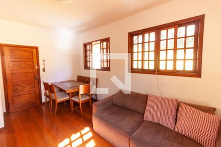 Sala de casa à venda com 3 quartos, 110m² em Santa Amélia, Belo Horizonte