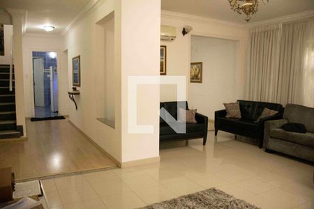 Casa para alugar com 450m², 3 quartos e 6 vagasSala