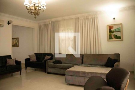 Casa para alugar com 450m², 3 quartos e 6 vagasSala