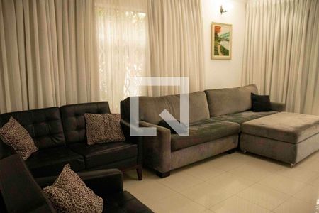 Casa para alugar com 450m², 3 quartos e 6 vagasSala