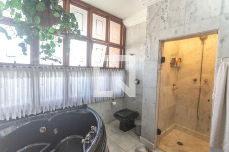 Casa à venda com 503m², 4 quartos e 4 vagas Casa à venda com 503m², 4 quartos e 4 vagasBanheiro suíte 4