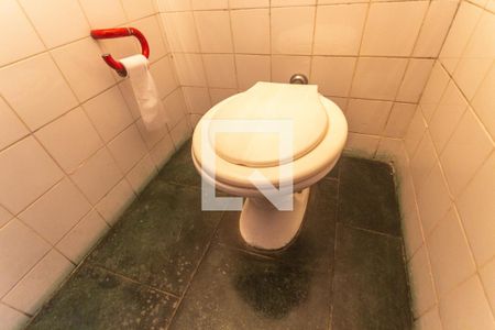 Casa à venda com 503m², 4 quartos e 4 vagas Casa à venda com 503m², 4 quartos e 4 vagasVaso