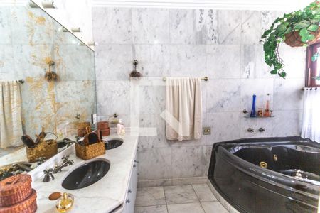 Casa à venda com 503m², 4 quartos e 4 vagas Casa à venda com 503m², 4 quartos e 4 vagasBanheiro suíte 4