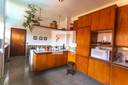 Casa à venda com 503m², 4 quartos e 4 vagas Casa à venda com 503m², 4 quartos e 4 vagasCozinha