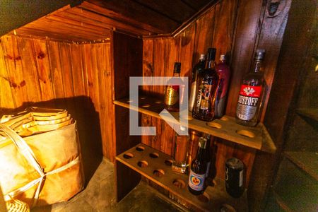 Casa à venda com 503m², 4 quartos e 4 vagas Casa à venda com 503m², 4 quartos e 4 vagasAdega