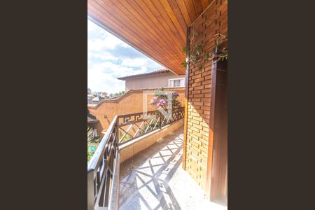 Casa à venda com 503m², 4 quartos e 4 vagas Casa à venda com 503m², 4 quartos e 4 vagasVaranda