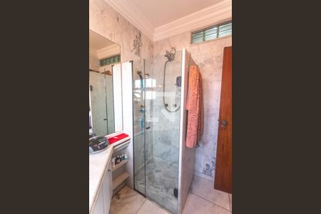 Casa à venda com 503m², 4 quartos e 4 vagas Casa à venda com 503m², 4 quartos e 4 vagasBanheiro suíte 2