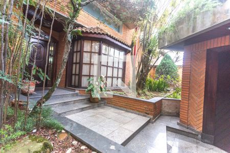 Casa à venda com 503m², 4 quartos e 4 vagas Casa à venda com 503m², 4 quartos e 4 vagasFachada