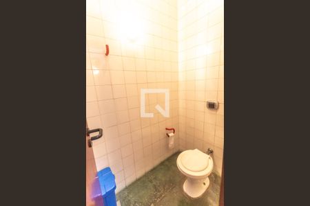 Casa à venda com 503m², 4 quartos e 4 vagas Casa à venda com 503m², 4 quartos e 4 vagasBanheiro salão