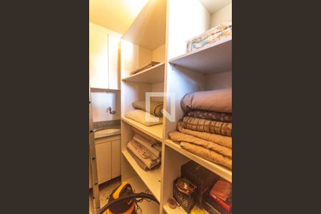 Casa à venda com 503m², 4 quartos e 4 vagas Casa à venda com 503m², 4 quartos e 4 vagasDespensa