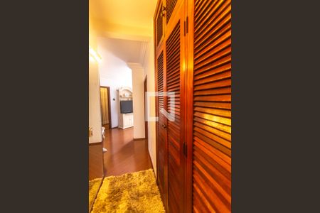 Casa à venda com 503m², 4 quartos e 4 vagas Casa à venda com 503m², 4 quartos e 4 vagasCloset suíte 4