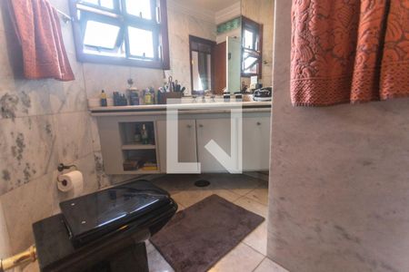 Casa à venda com 503m², 4 quartos e 4 vagas Casa à venda com 503m², 4 quartos e 4 vagasBanheiro suíte 2