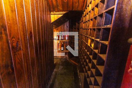 Casa à venda com 503m², 4 quartos e 4 vagas Casa à venda com 503m², 4 quartos e 4 vagasAdega