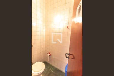 Casa à venda com 503m², 4 quartos e 4 vagas Casa à venda com 503m², 4 quartos e 4 vagasBanheiro salão