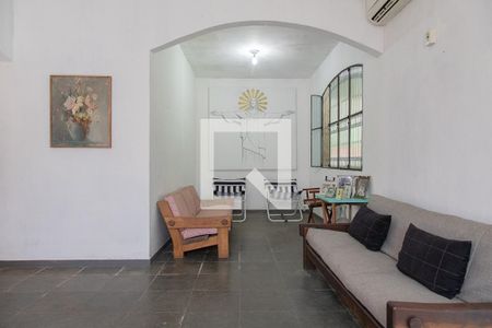 Casa à venda com 300m², 4 quartos e 2 vagas Casa à venda com 300m², 4 quartos e 2 vagasSala