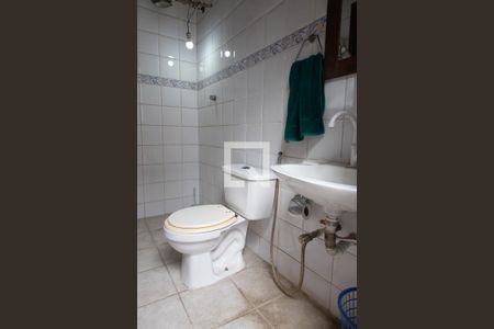 Casa à venda com 300m², 4 quartos e 2 vagas Casa à venda com 300m², 4 quartos e 2 vagasBanheiro de serviço